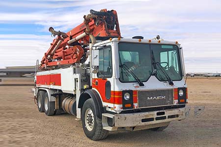 2004 Schwing 32-Meter Concrete Pump